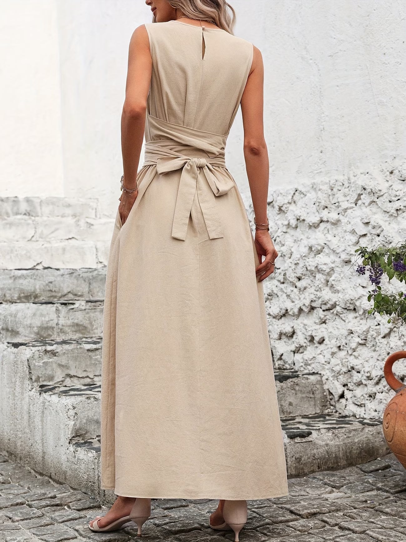 CASUAL TIE-BACK SLEEVELESS DRESS